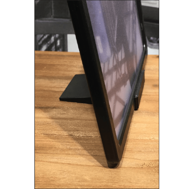 Bordholder i plast. B 6 x D 7,5 cm, skiltholder, til plastrammer, MØRKEGRÅ