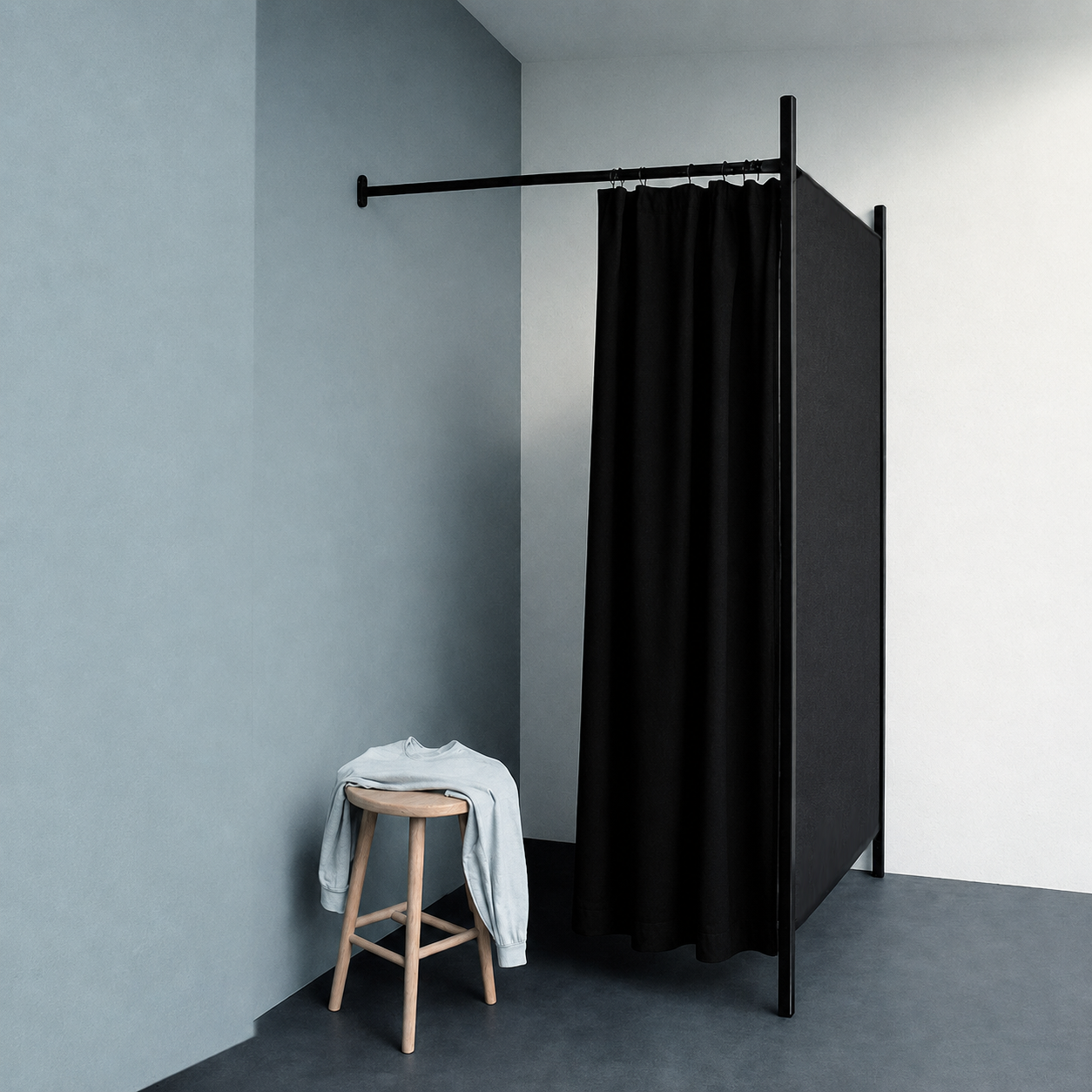 Flex, prøverom, 1 side, stel i svart, inkl. 1 svart forheng, STOFFSIDE i svart, 100 x 100 cm.