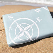 Gavepapir B 57 cm, maritim, hvitt kraftpapir. 175 m.