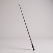 Kleshengerarm, justerbar, aluminium, 77–170 cm. Metallgaffel og opphengskrok.