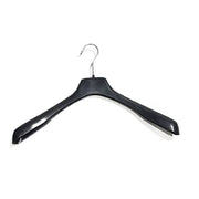 Kraftig jakkehenger, plast, svart, 45 cm, skulder 4,0 cm, pakket med 80 stk. Lettvekt