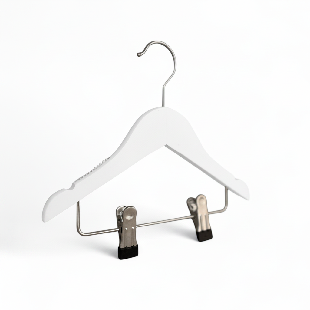 Flat trekleshenger med klyper til baby – matt hvit – 27 cm – 50 stk.