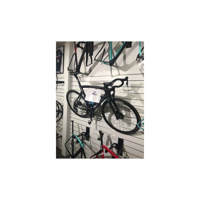 Sykkelholder til rillepanel. B 8 x D 12 x H 10 cm.