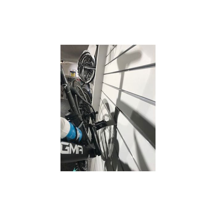 Sykkelholder til rillepanel. B 8 x D 12 x H 10 cm.