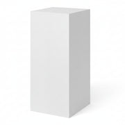 Podie. Hvit melamin. 40 x 40 x H100 cm.