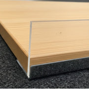Melaminhylle i lønn, skrå, med forkant i krom, 61 x 37 cm