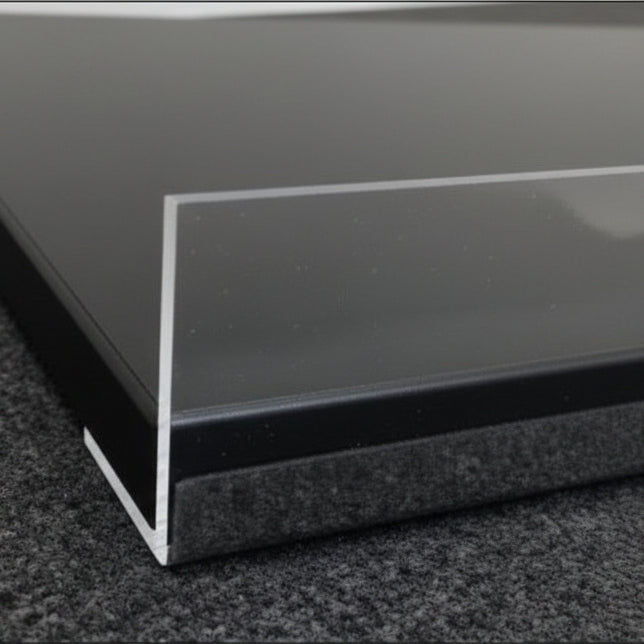 Melaminhylle svart, skrå, med forkant i krom, 61 x 37 cm