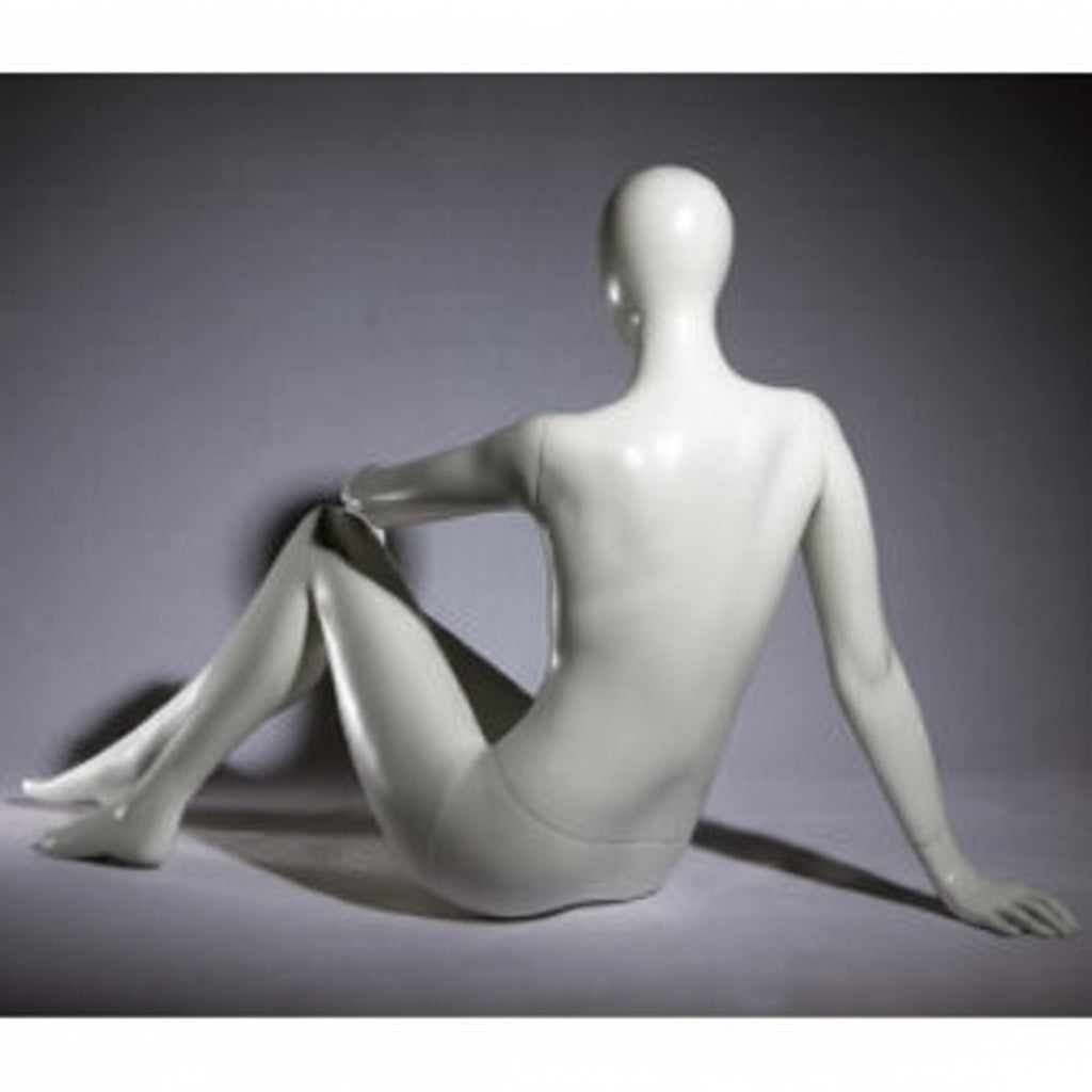 Faceless damemannekeng. Hvit, matt med Faceless-hode. Sittende