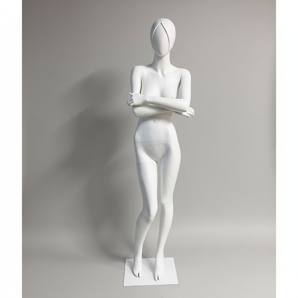Mannekeng. Dame 1 m/skulpturert hår. Hvit. Armer over brystet