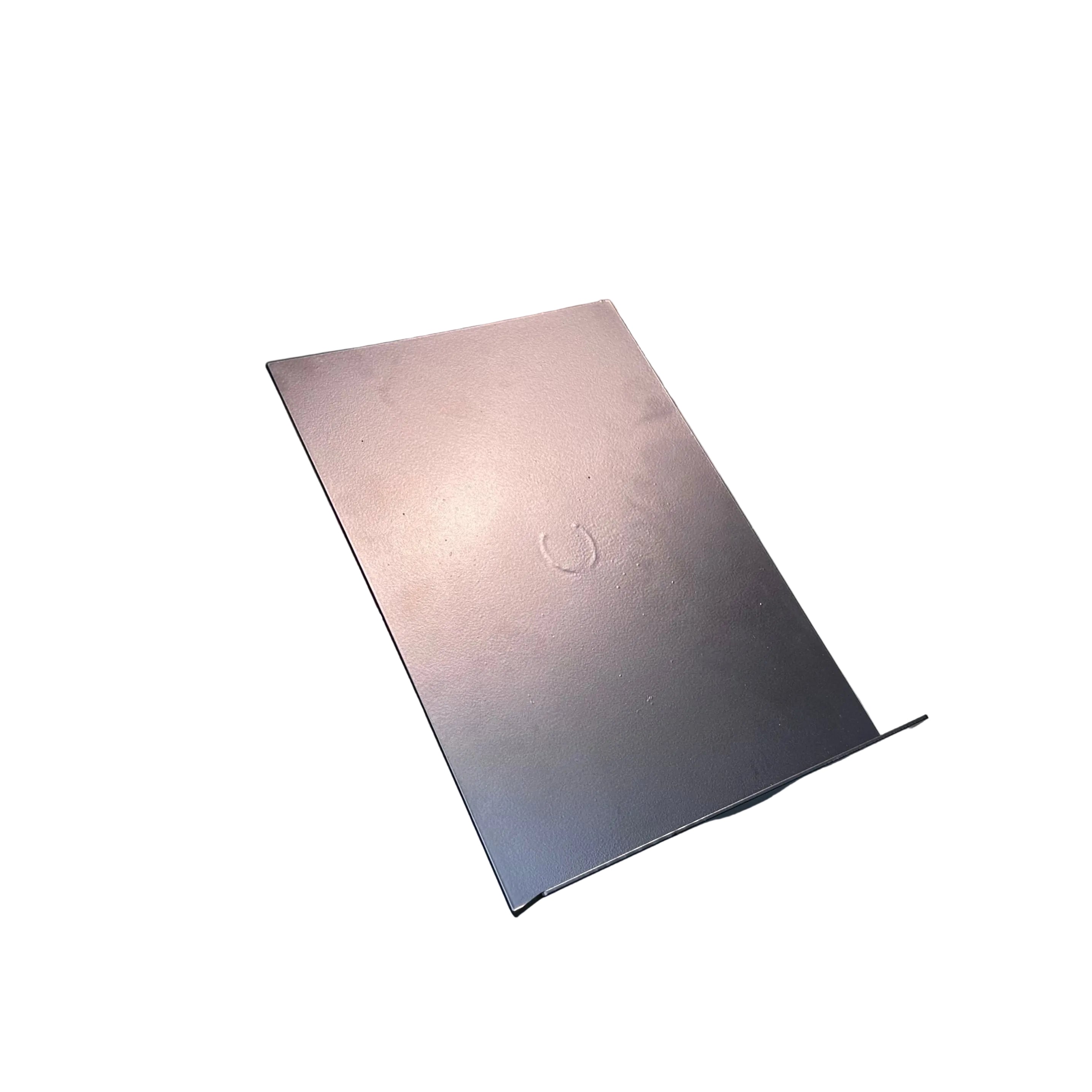 Brosjyreholder for gulv. Plate (22 x 31) med forkant for brosjyre, skjorter mv. H66–122 cm. Tung fot