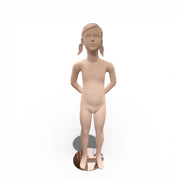 Pige børnemannequin 7–8 år. Skulpturert hår