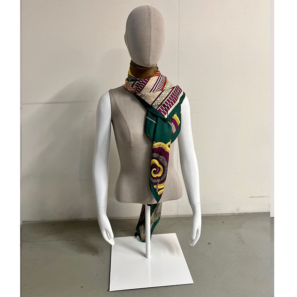 Kort dame torso overdel til borddisplay