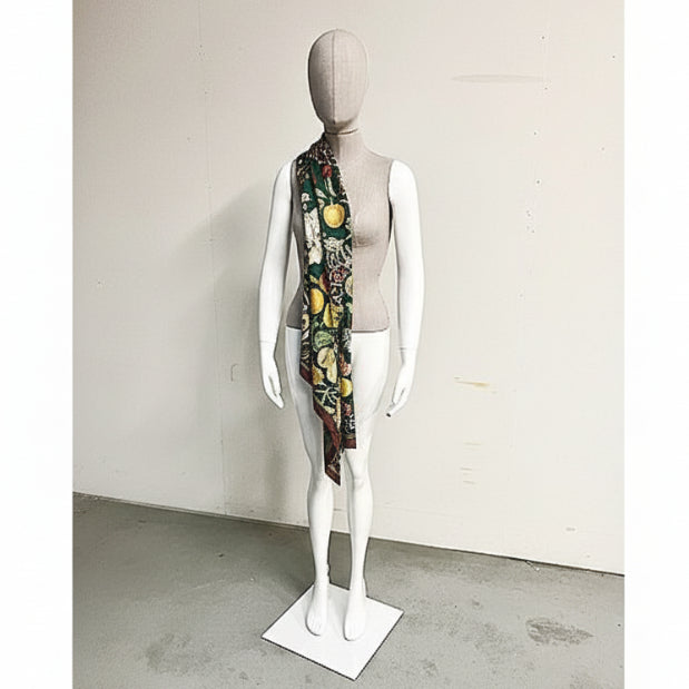 Damemannikenne - torso med hode m. nett, egghead, øre i linfarget. Metall fotplate. Hvit høyglans. Luffehender.