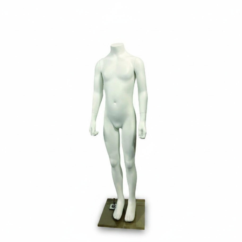 Barnemannequin. Hvit unisex. H121 cm.