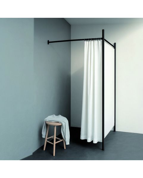 1-sidet prøverom. Sett med sort stel og forheng. ( B 100 x D 100 x H 210 cm.) - Velg farge på forheng