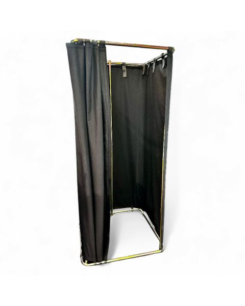 Mobilt prøverom. ( 83 x 79 x H 182 cm. ) incl. sort forheng.