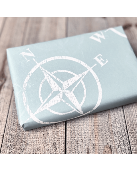 Gavepapir B 57 cm, Maritim, hvit kraftpapir. 175 mtr.