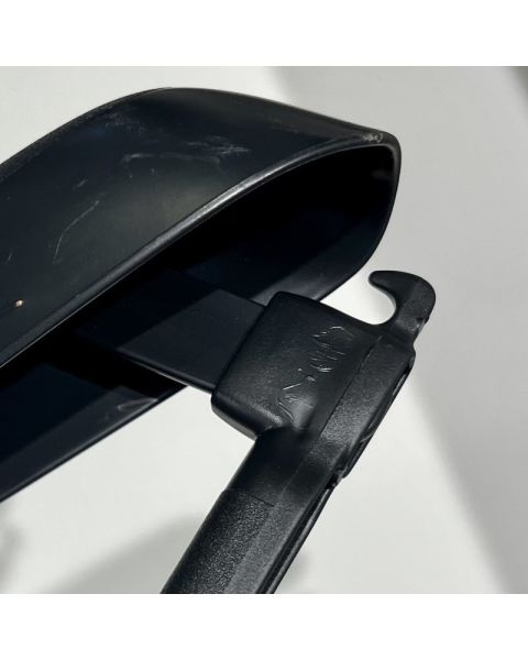 Kraftig jakkehenger, plast, sort, 45 cm, skulder 4,0 cm, med stang pakket med 55 stk. Letveggt