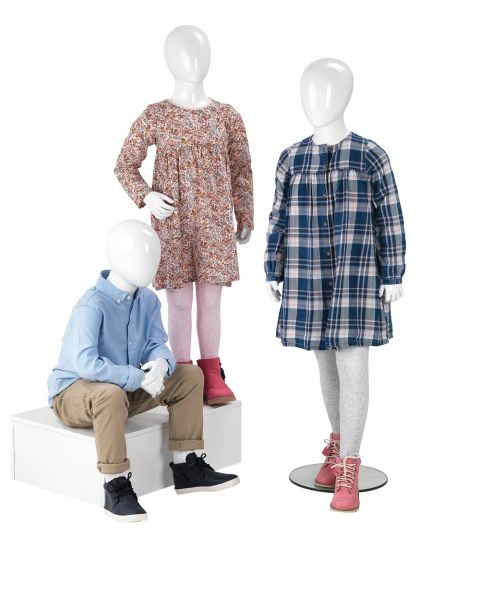 Barnmannekeng, 8 år,med hoved, uden ansikt, hvit high gloss, siddende