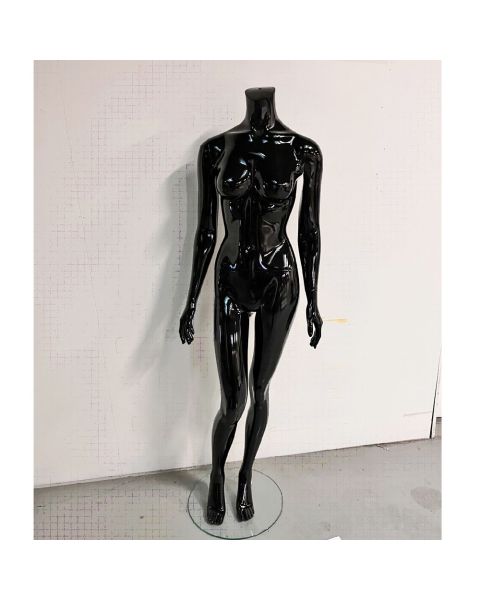 Faceless damemannekeng. Sort high gloss med faceless hoved. Kan bruges med eller uden hoved. Model B