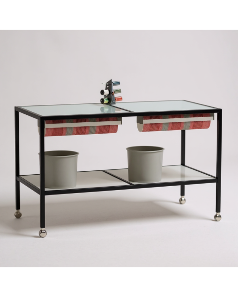 Luton, pakkebord, på hjul med hvid melaminplader, sort stel, 160 x 80 x H80 cm. Med tilbehør