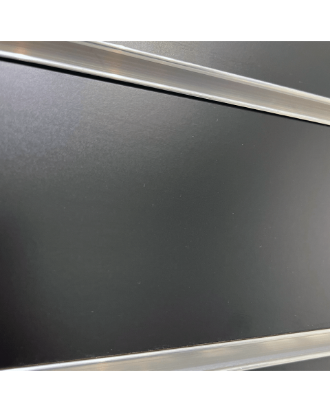Rillepanel, Sort. 10 cm. Inkl. lister. Standard. Velg størrelse og farge på lister.