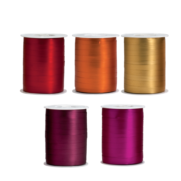 Gavebånd i mange flotte matte metal farver til indpakning af dine varer.
Gavebåndet kommer pårulle på250 meter.
B 10 mm. x  L 250 m.