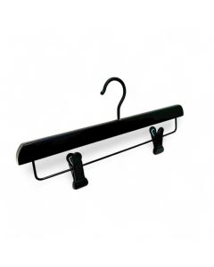 Vesterhavs Buksehenger. Sort tre (lakeret)  35 cm med sorte plast klemmer. Gummicoated krok i sort