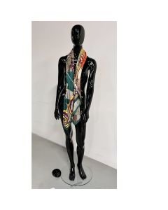 Faceless damemannekeng. Sort high gloss med faceless hoved. Kan bruges med eller uden hoved. Model A