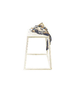 Krakk, hvit med metall plate 26 x 26 cm, bunn 35 x 35 cm, H45,5 cm