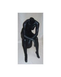 Faceless damemannekeng, Sort. Siddende stilling uden